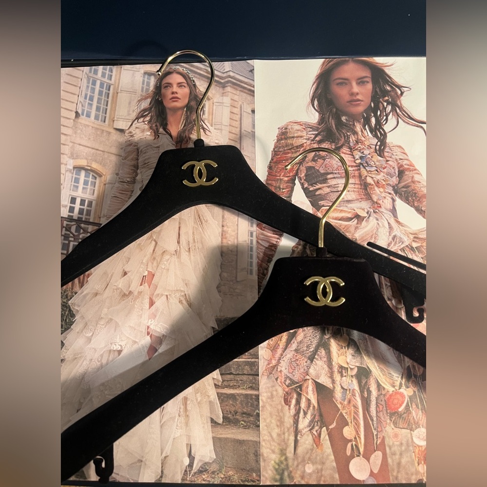CHANEL BLACK VELVET Hangers set of 2 🎩🎩🎩🎩🎩🎩🎩🎩🎩🎩🎩🎩🎩🎩🎩🎩🎩